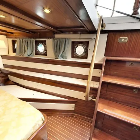 Sailing 5 Terre 船屋 *