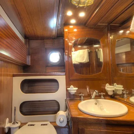 Sailing 5 Terre 船屋 *