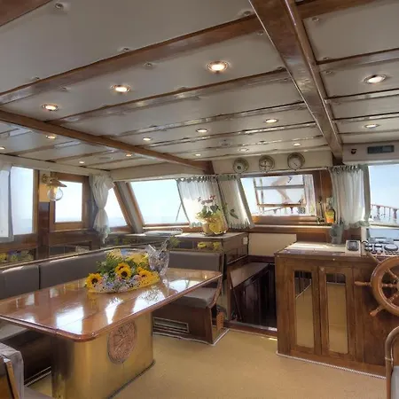Sailing 5 Terre 船屋