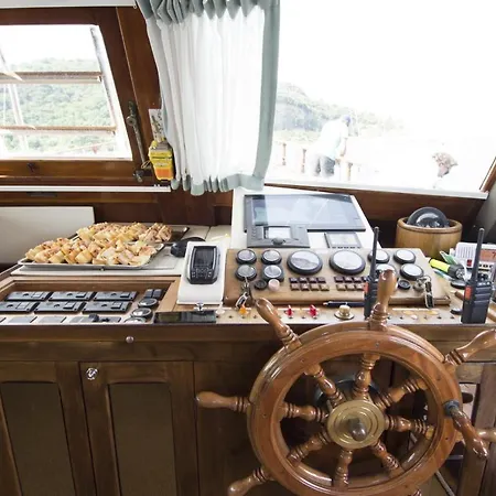 船屋 Sailing 5 Terre