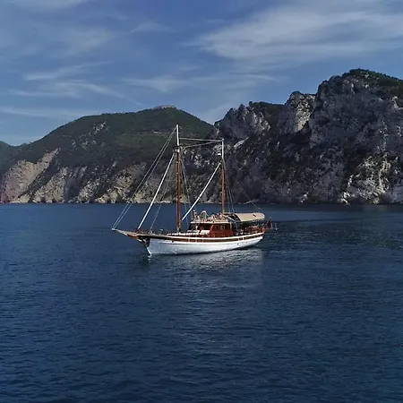 船屋 Sailing 5 Terre *