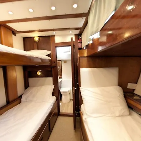 Sailing 5 Terre 船屋