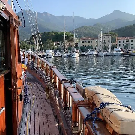 Sailing 5 Terre 船屋 *