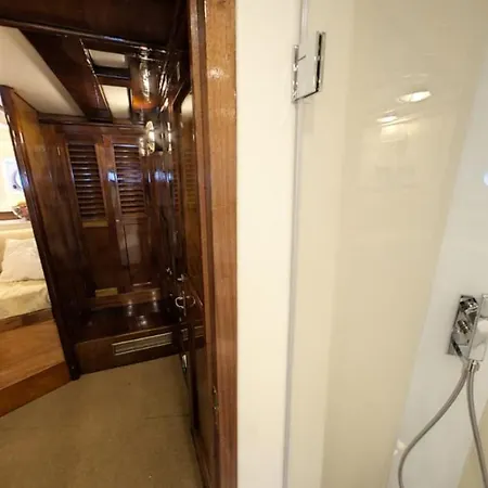 Sailing 5 Terre 船屋